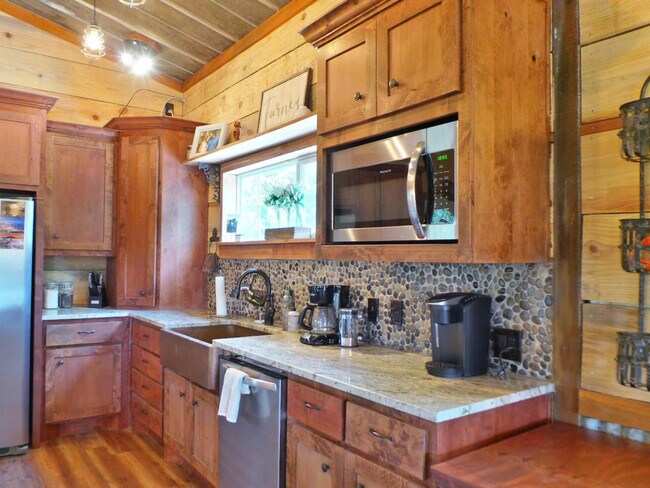 Building Photo - 8625 Grassbur Rd