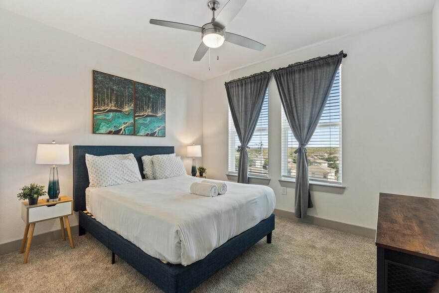 Building Photo - 12100 1/2 Ferrystone Glen Dr