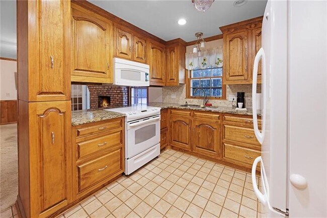 Building Photo - 835 Tranquil Dr