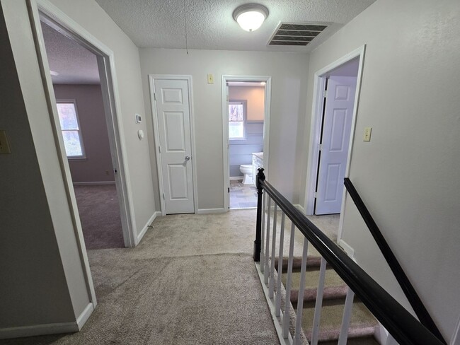 Building Photo - 6172 Lakeway Dr