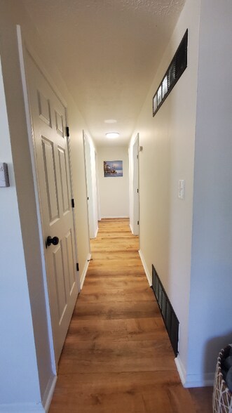 Building Photo - 977 Kyle Ave