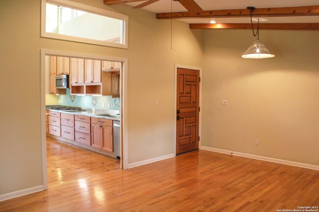 Building Photo - 539 Woodcrest Dr