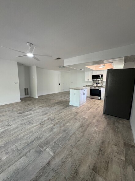 Building Photo - 4142 Iola Dr