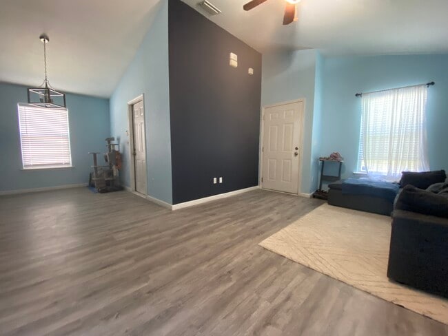 Building Photo - 1422 Ellis Trace Dr W
