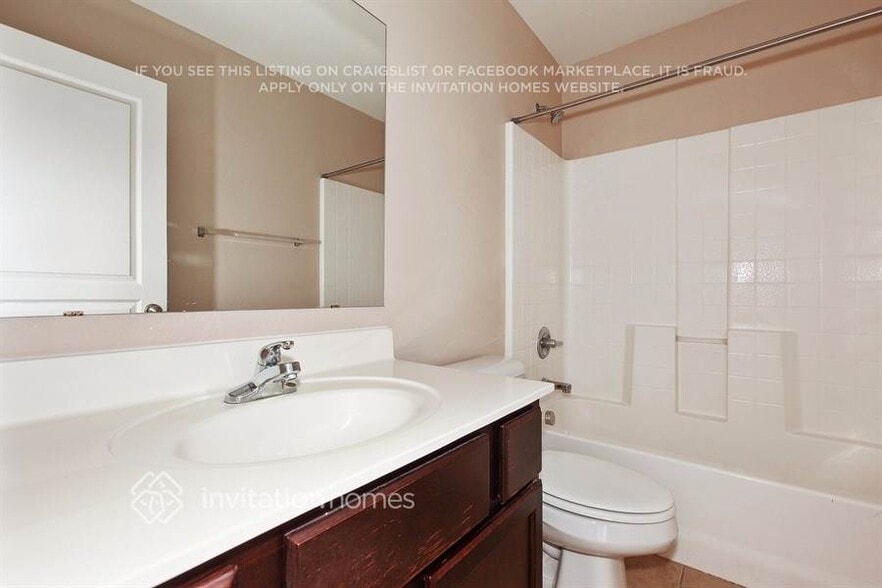 Building Photo - 3915 S Napa Ln