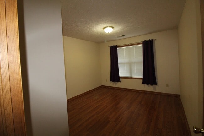 Building Photo - Two Bedroom Apartment