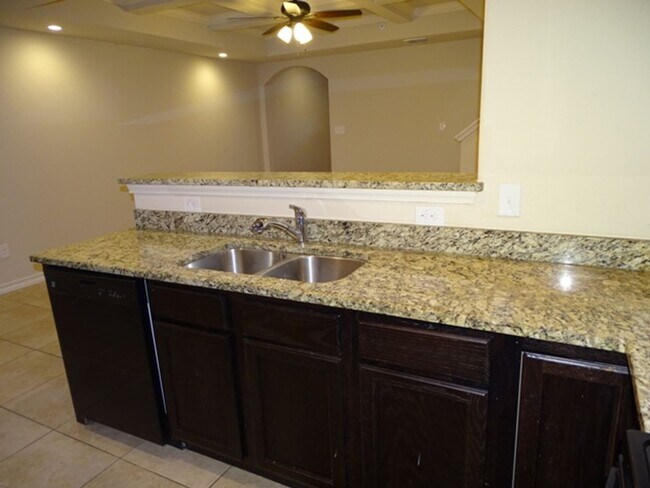 Building Photo - 6619 Arancione Ave