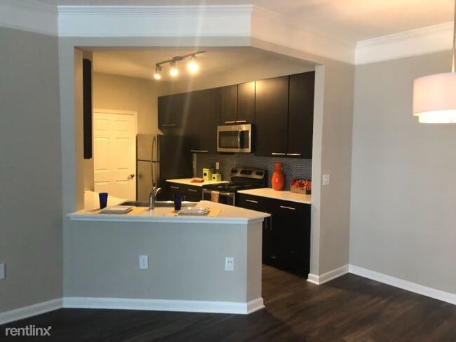 Building Photo - 215 Caswyck Trace