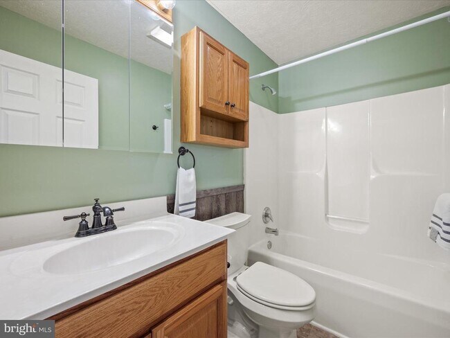 Building Photo - 112 Jefferson Ct