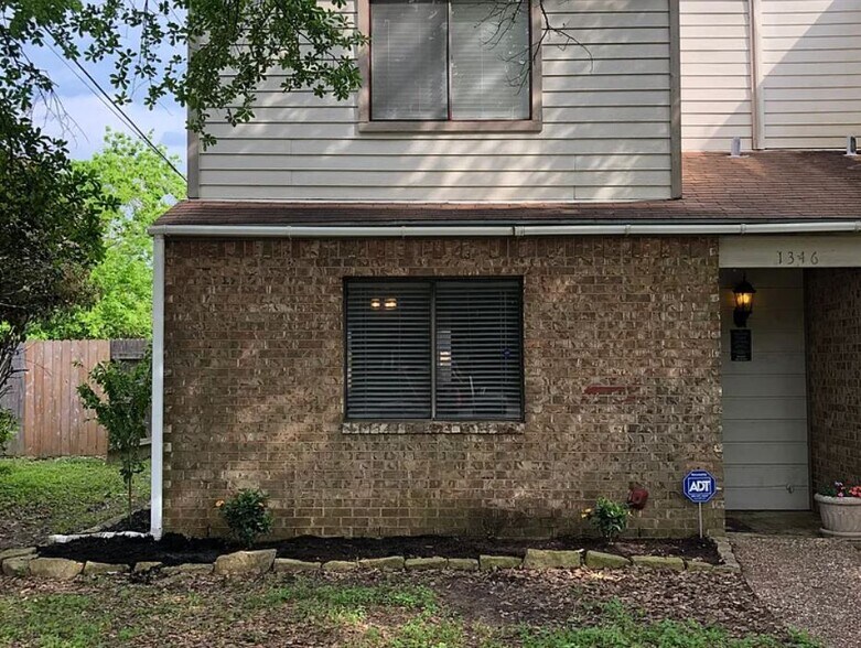 Primary Photo - 1346 Airline Dr