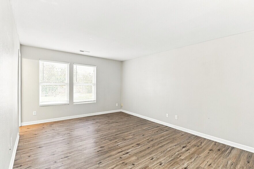 Building Photo - 1605 Bray Dr