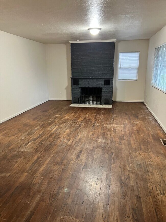 Building Photo - Government Way Triplex