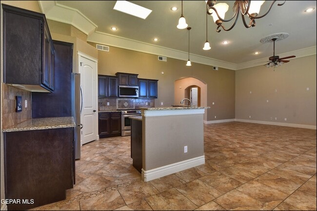 Building Photo - 7379 Black Mesa Dr