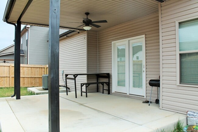 Building Photo - 256 Azalea Dr