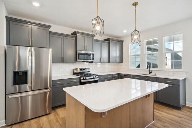 Building Photo - 268 Pansy Pk
