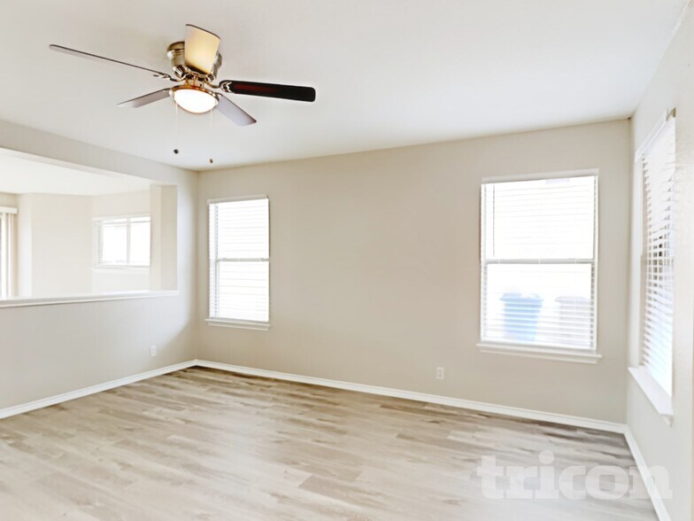 Building Photo - 15819 Hastings Park