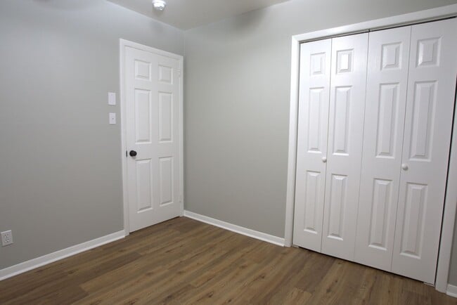 Building Photo - $500 OFF FIRST FULL MONTH- 3 Bedroom / 2 Bath Home  in South Knoxville- Lawncare included!