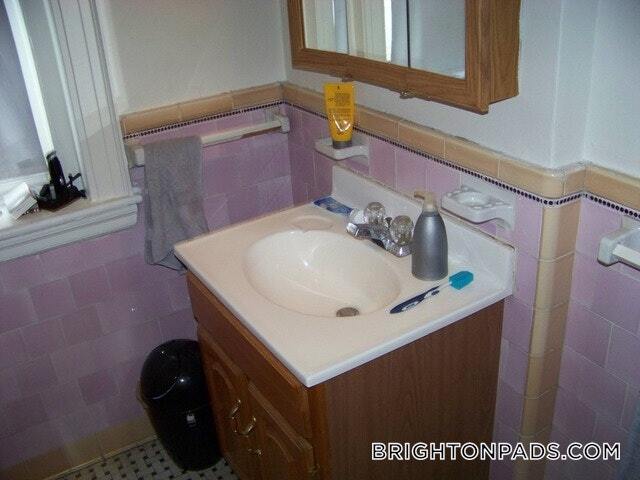 Building Photo - 2045 Commonwealth Ave