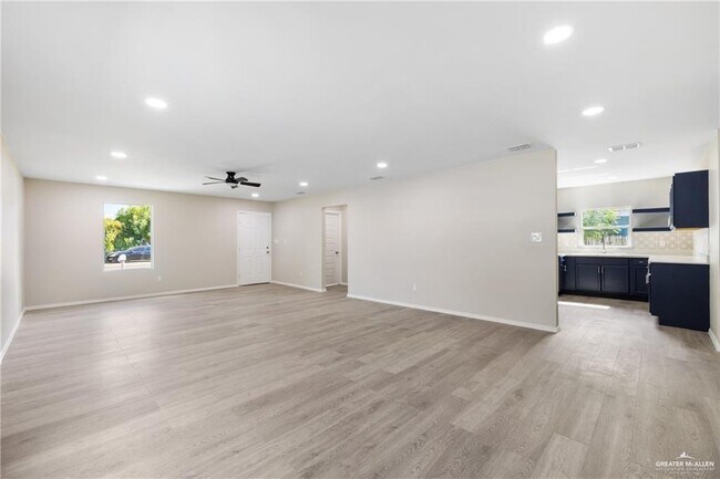 Building Photo - 17 Standard Ave