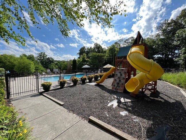 Building Photo - Powell 37849 - 3 bedroom, 2.5 bath home - Contact Tanner Fee 865-850-5103