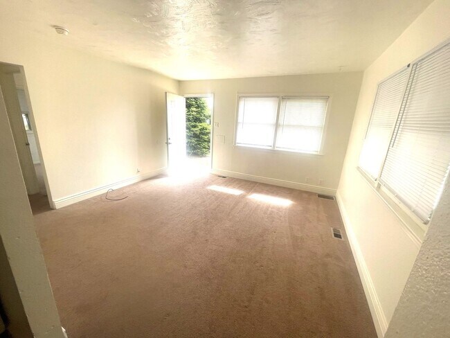 Building Photo - (2539 10th Ave Ct.)