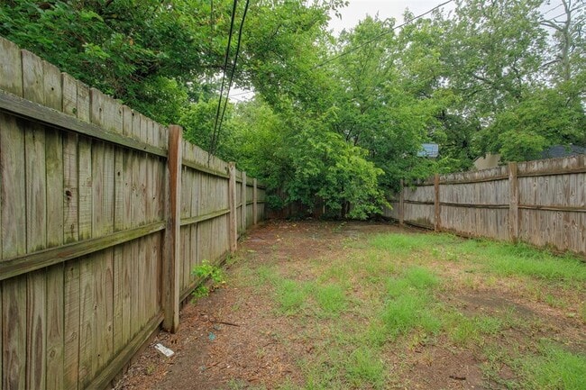 Building Photo - 2611 N Shartel Ave