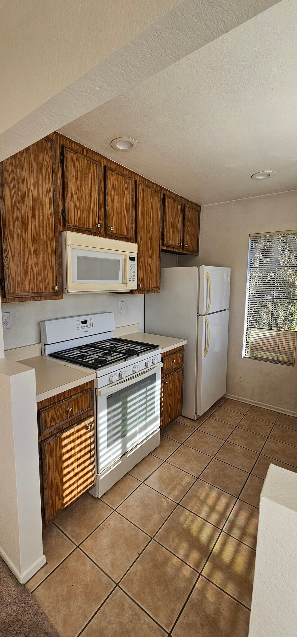 Kitchen appliances - 13020 Wimberly Sq