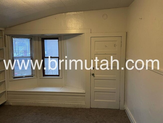 Building Photo - 368 S University St