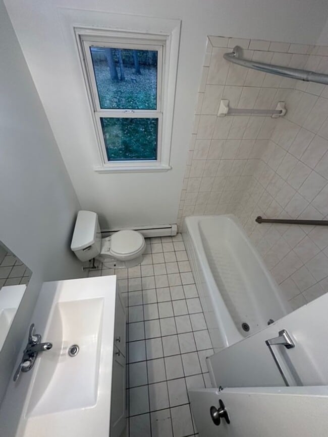 Building Photo - Three Bedroom Home For Rent on Joanne Drive in Greece (Rochester)