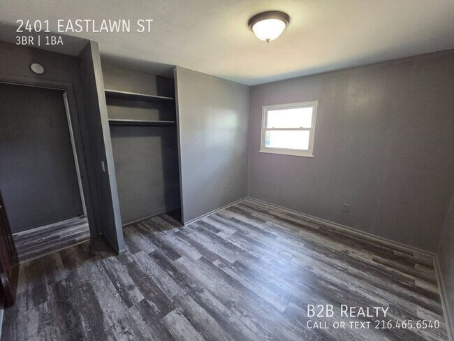 Building Photo - 2401 Eastlawn St