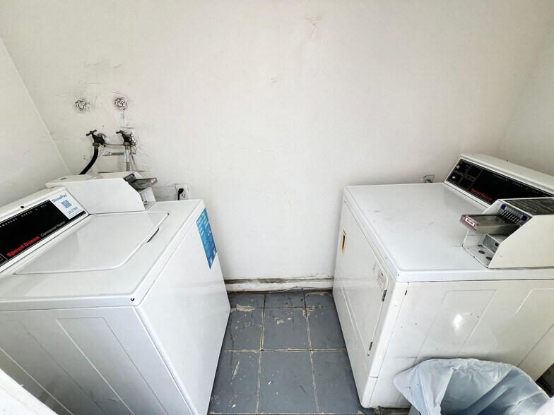 Building Photo - 3735 S Canfield Ave