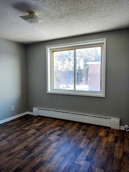 Building Photo - 131 Elm St