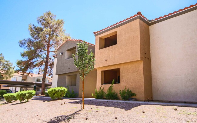 Building Photo - Beautiful Desert Shores Community. 2 bedro...