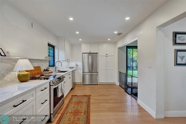 Building Photo - 807 SW 18th St