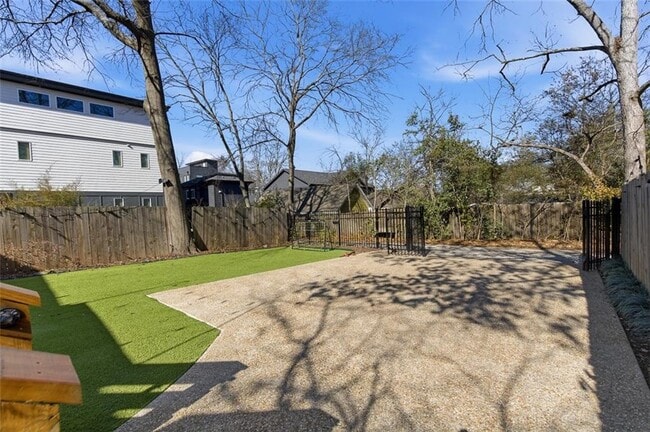 Building Photo - 1030 Kirkwood Ave SE