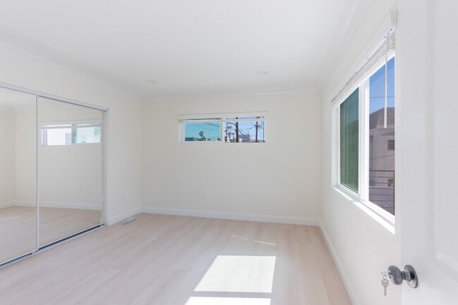 Building Photo - 130 S Harper Ave