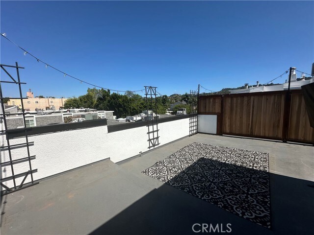 Building Photo - 13508 Moorpark St