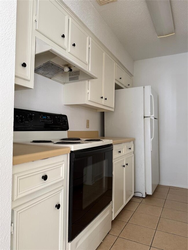 Building Photo - 10616 Mellow Meadow Dr