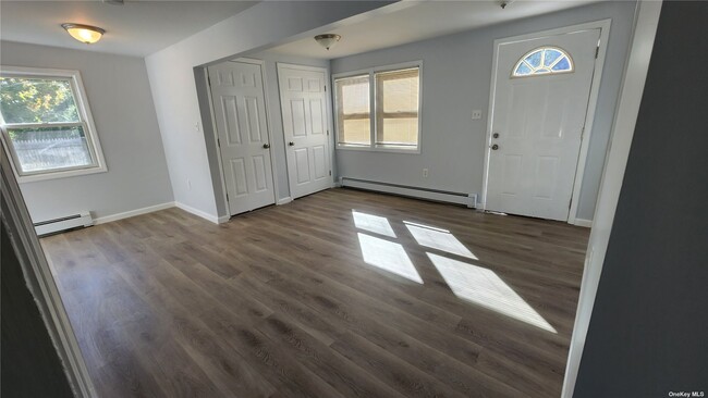 Building Photo - 169 Bayview Dr