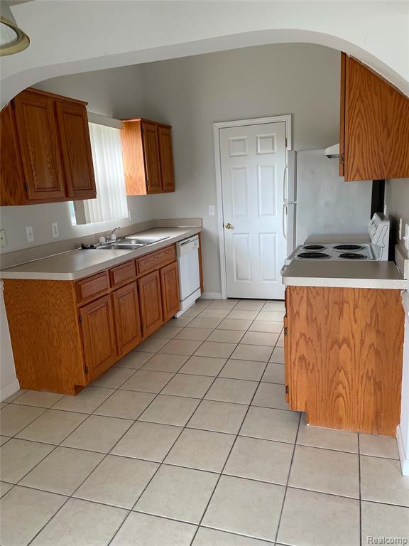 Building Photo - 8210 W Annsbury Cir