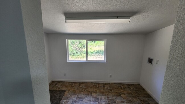 Building Photo - Lovely cottage home located minutes from Yuba devide