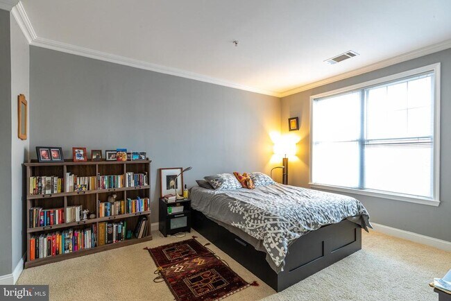 Building Photo - 200 W Elm St