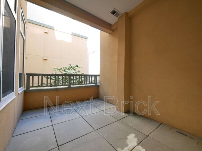 Building Photo - 109 2nd St S