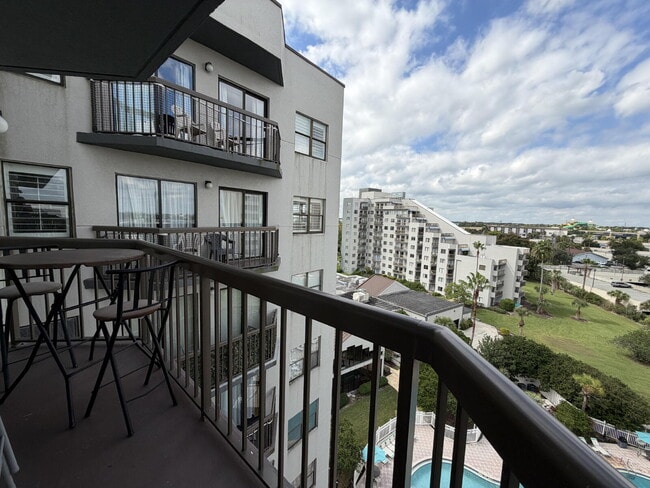 Building Photo - "Spacious 2-Bed, 2-Bath Condo Retreat in the Heart of Orlando!"