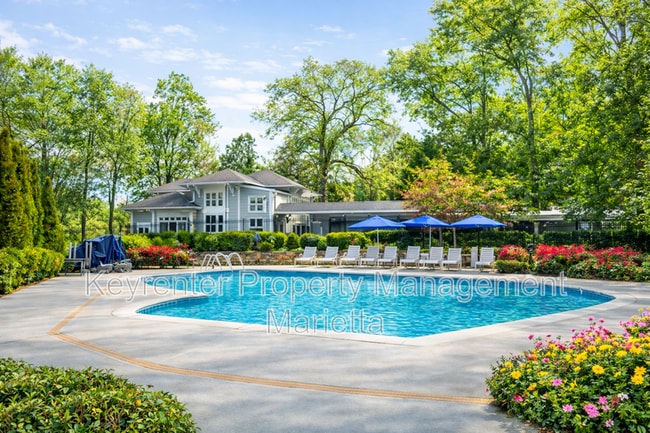 Building Photo - 1400 Summit N Dr