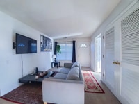 Building Photo - 889 Green St