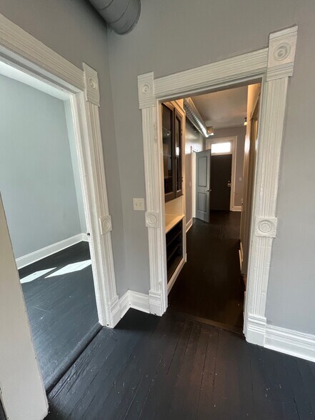 Building Photo - 2122 W 21st St