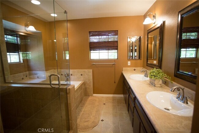 Building Photo - 289 N Cleveland St