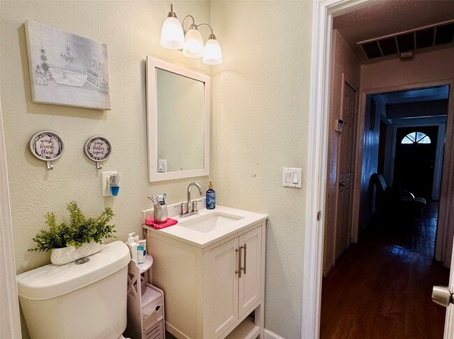 Building Photo - 7810 Kellwood Dr