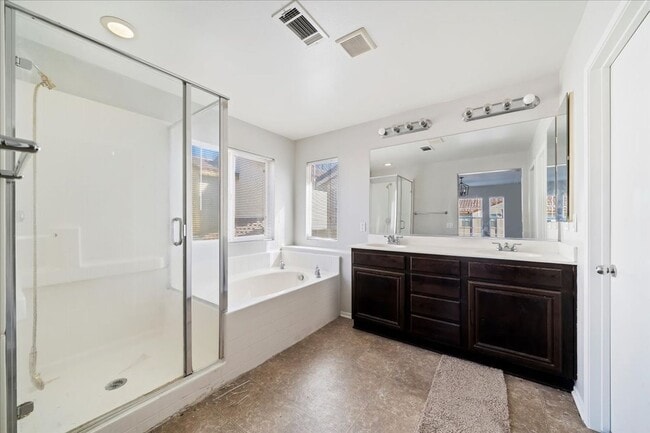 Building Photo - Beautiful 4 bedroom home in gated community